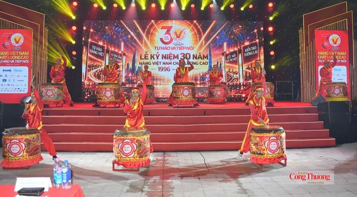 Lễ hội kỷ niệm 30 năm Hàng Việt Nam chất lượng cao - “Tự hào và tiếp nối” diễn ra trong 4 ngày, từ ngày 8-11/10/2026 tại Công viên Lê Văn Tám, TP. Hồ Chí Minh, với các hoạt động trải nghiệm, triển lãm, cuộc thi, Company Tour, chương trình nghệ thuật và không gian tương tác dành cho người tiêu dùng.