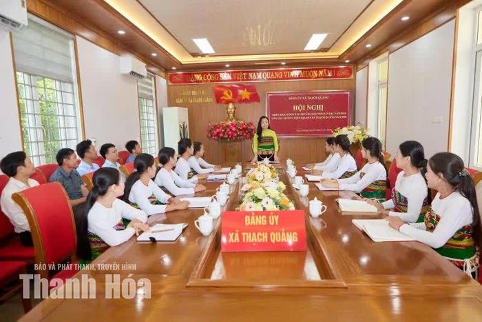 Xã Thạch Quảng khuyến khích cán bộ, công chức và Nhân dân mặc trang phục truyền thống Mường trong các giờ làm việc, dịp lễ, Tết và sự kiện quan trọng.
