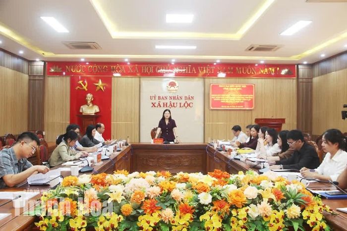 Phó Trưởng Đoàn ĐBQH tỉnh Lương Thị Hoa chủ trì buổi làm việc với UBND xã Hậu Lộc.
