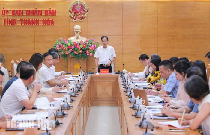Phó Chủ tịch UBND tỉnh Đầu Thanh Tùng chủ trì hội nghị.