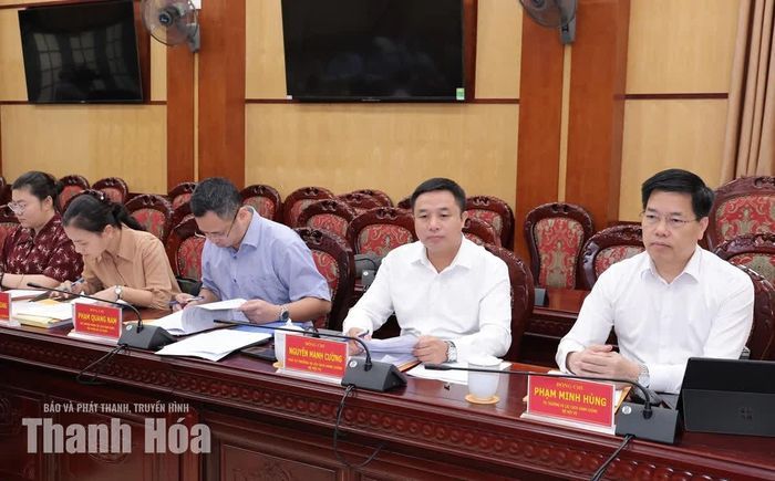 Các đại biểu dự buổi làm việc.