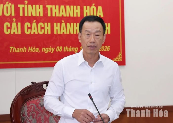 Phó Chủ tịch UBND tỉnh Lê Quang Hùng phát biểu tại buổi làm việc.
