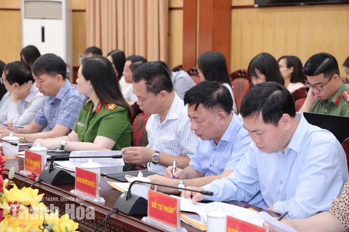Các đại biểu dự buổi làm việc.
