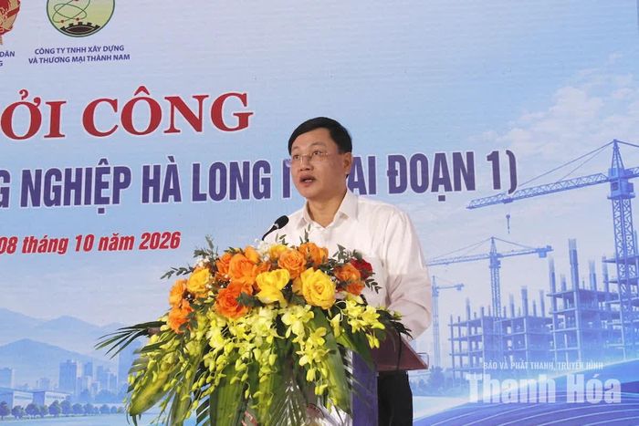 Phó Chủ tịch Thường trực UBND tỉnh Mai Xuân Liêm phát biểu tại lễ khởi công,