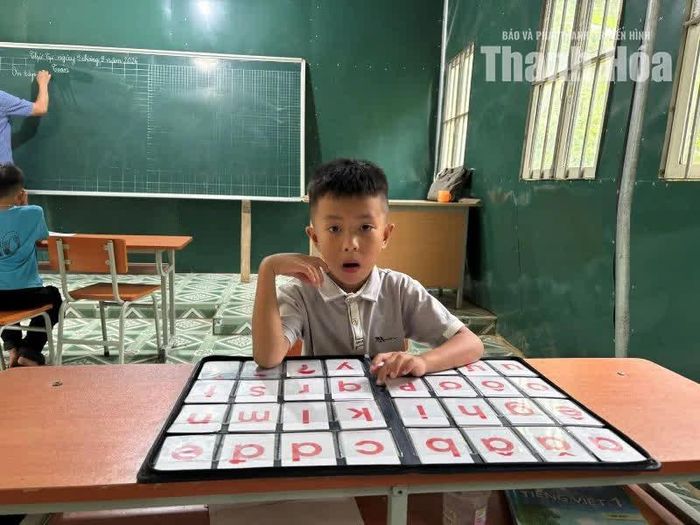 Em Hà Minh Đức trong một tiết học.