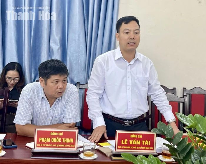 Lãnh đạo xã Hiền Kiệt báo cáo việc thực hiện các chính sách an sinh xã hội đối với người dân bị ảnh hưởng do sắp xếp đơn vị hành chính, thôn, tổ dân phố năm 2026 tại địa phương.