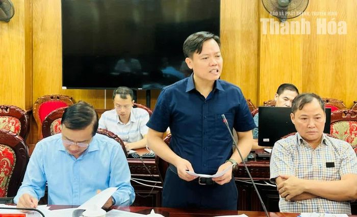 Đại diện lãnh đạo Sở Y tế phát biểu thảo luận tại hội nghị.