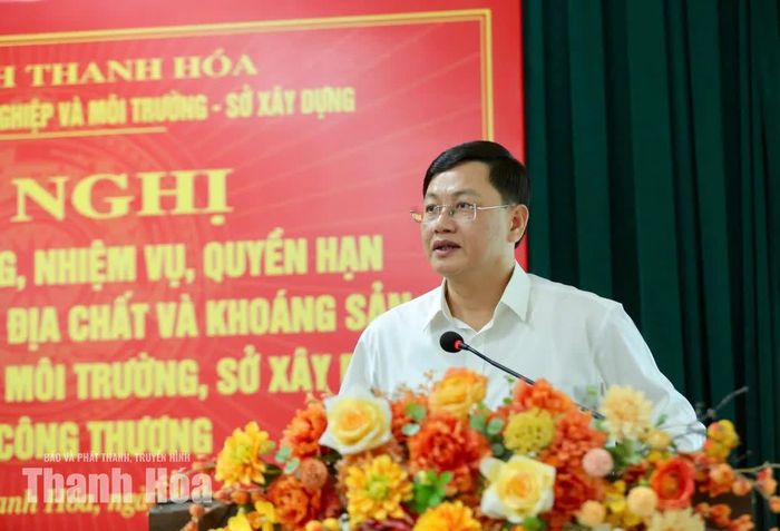Phó Chủ tịch Thường trực UBND tỉnh Mai Xuân Liêm phát biểu chỉ đạo tại hội nghị.