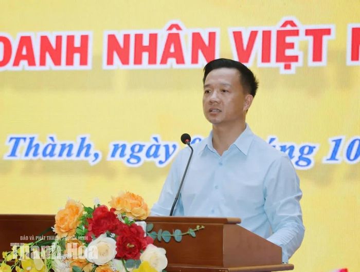 Chủ tịch Hiệp hội Doanh nghiệp tỉnh Nguyễn Xuân Hưng phát biểu tại buổi gặp mặt.