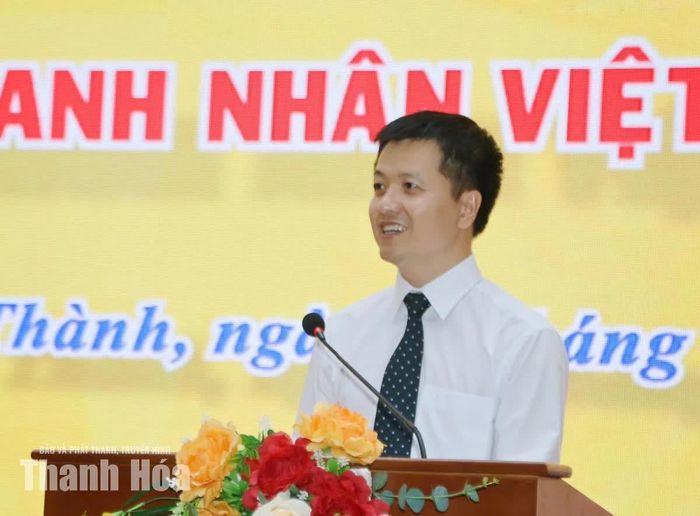 Chủ tịch UBND phường Hạc Thành Lê Bá Hải phát biểu chúc mừng tại buổi gặp mặt.