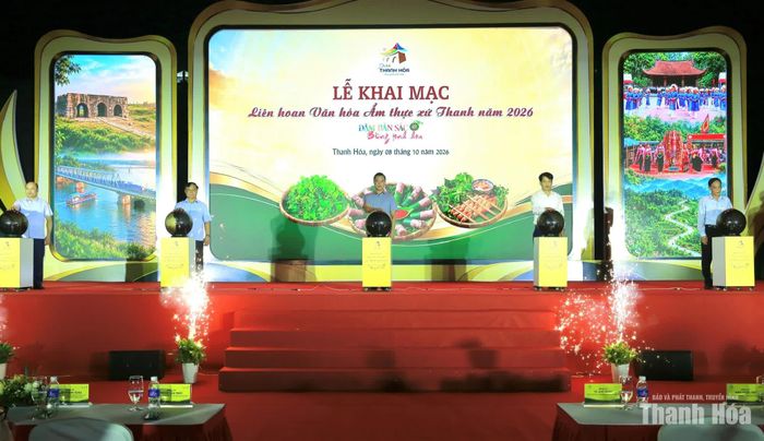 Chủ tịch UBND tỉnh Tô Anh Dũng cùng các đại biểu thực hiện nghi thức khai mạc Liên hoan văn hóa ẩm thực năm 2026.