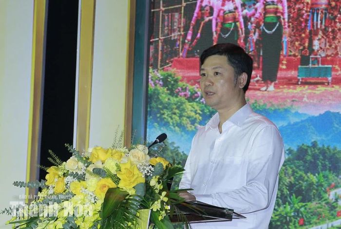 Đồng chí Lê Văn Trung, Tỉnh ủy viên, Giám đốc Sở Văn hóa, Thể thao và Du lịch phát biểu khai mạc.