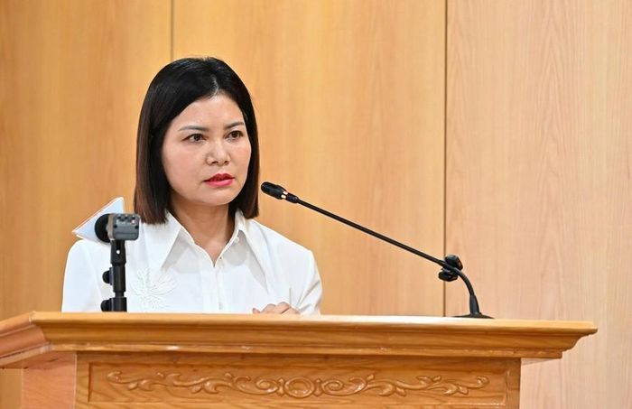 Bà Nguyễn Thúy Hiền, Phó cục trưởng Cục Quản lý và Phát triển thị trường trong nước (Bộ Công Thương) cung cấp một số thông tin liên quan đến lĩnh vực xăng dầu. Ảnh: Nam Nguyễn/Báo Công Thương.