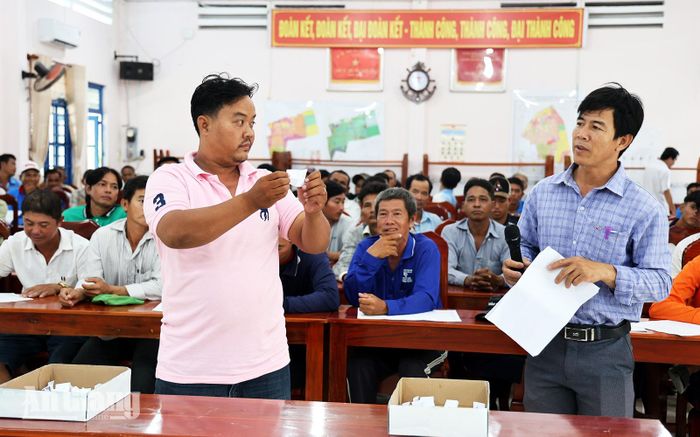 Các chủ bò bốc thăm thi đấu Hội đua bò Bảy Núi tranh cúp Truyền hình An Giang (ATV) lần thứ 31 năm 2026. Ảnh: ĐỨC TOÀN