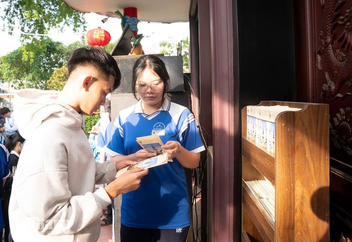 Học sinh tìm hiểu về tiểu sử anh hùng Nguyễn Trung Trực.