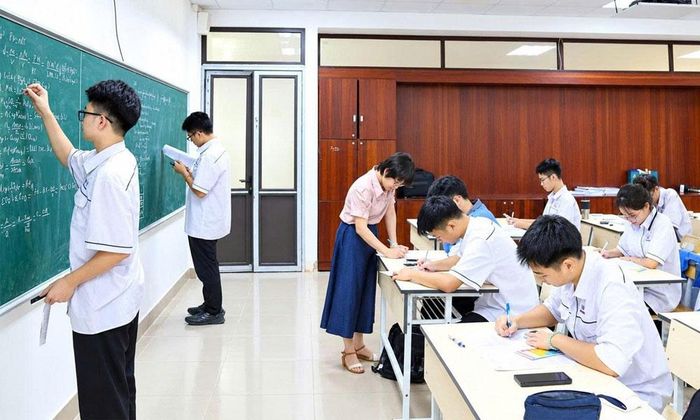  Buổi ôn thi tiền đội tuyển quốc gia môn Hoá học tại Trường Trung học phổ thông Chuyên Bắc Ninh. 