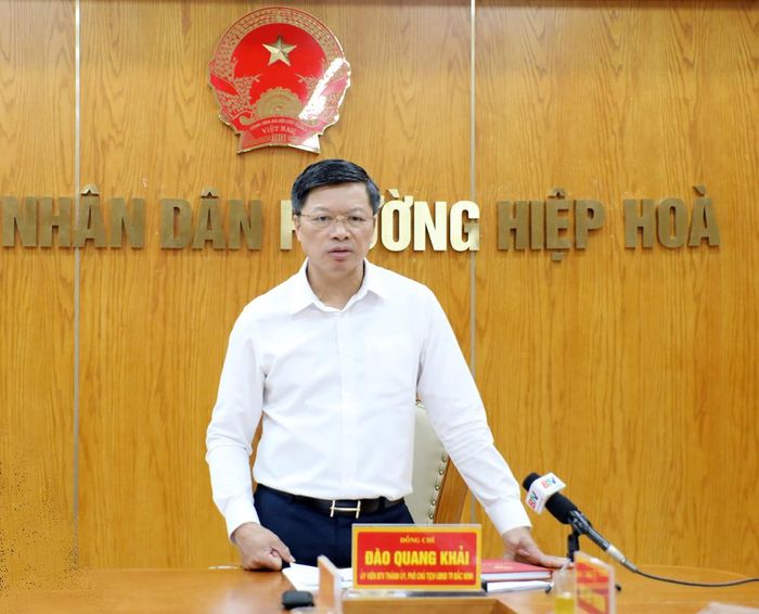  Đồng chí Đào Quang Khải đề nghị báo cáo tiến độ thi công nhà máy hằng tháng. 