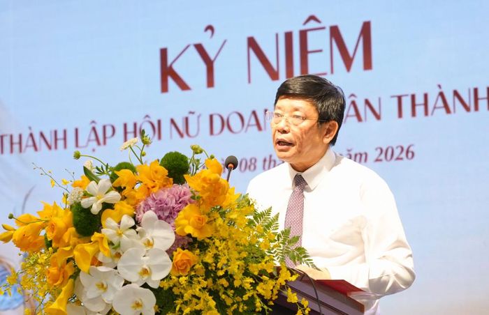  Đồng chí Ngô Tân Phượng phát biểu. 