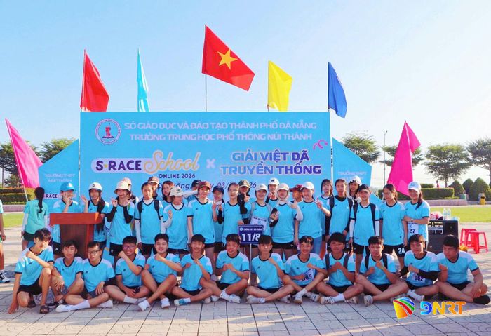 Học sinh Trường THPT Núi Thành thể hiện quyết tâm chinh phục “S-Race School Online 2026”. Ảnh: NGUYÊN KHANG