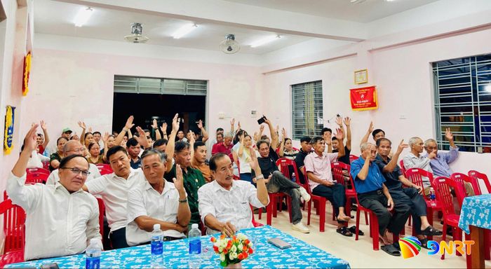 Từ khi có "thủ lĩnh" mới của tổ dân phố, người dân Vân Dương 2 đến với các cuộc họp nhiều hơn, đồng thuận với các chủ trương, chính sách của Đảng, Nhà nước. Ảnh N.P