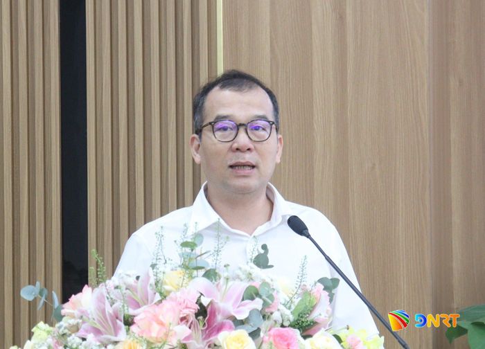 TS. Lương Quang Huy, Trưởng phòng Quản lý phát thải khí nhà kính và bảo vệ tầng ozone (Cục Biến đổi khí hậu) phát biểu tham luận tại hội thảo. Ảnh: HOÀNG HIỆP