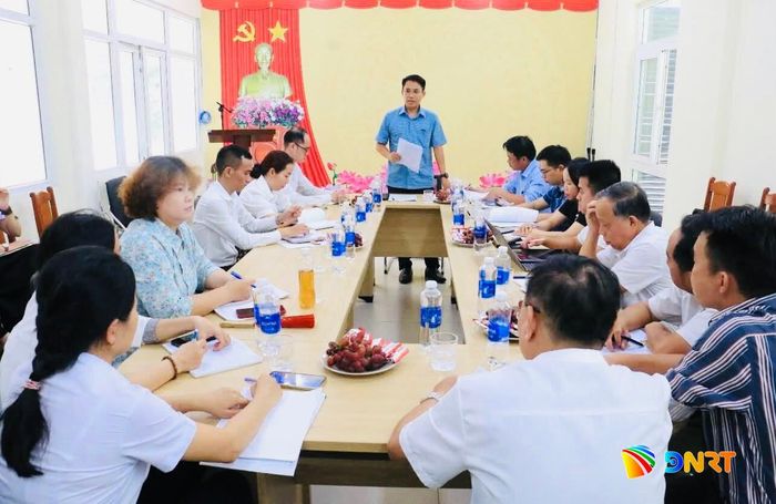 Đoàn công tác Sở Y tế thành phố Đà Nẵng kiểm tra, giám sát công tác phòng, chống bệnh truyền nhiễm tại phường Sơn Trà. Ảnh: ĐVCC