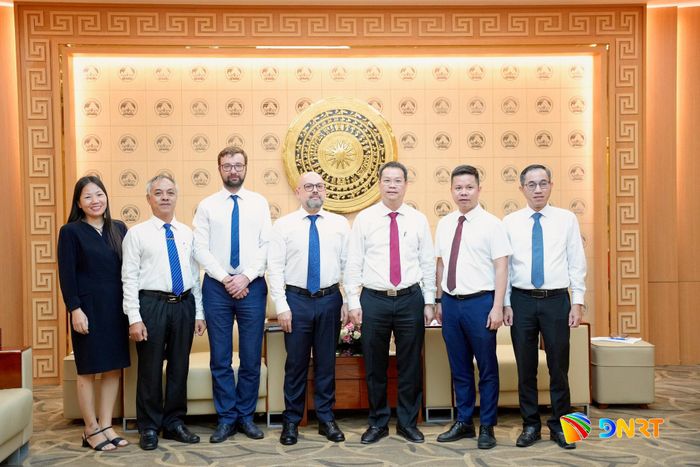 Các đại biểu chụp hình lưu niệm. Ảnh: T.CÔNG