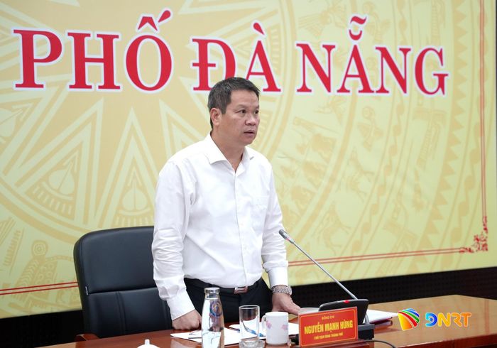 Chủ tịch UBND thành phố Nguyễn Mạnh Hùng phát biểu chỉ đạo tại buổi làm việc. Ảnh: T.CÔNG