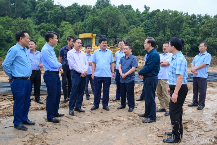 Phó Bí thư Thường trực Tỉnh ủy, Chủ tịch HĐND tỉnh Lê Thành Đô kiểm tra thực tế dự án đường Thanh Minh - đồi Độc Lập và khu dân cư, đường vành đai phía Bắc.