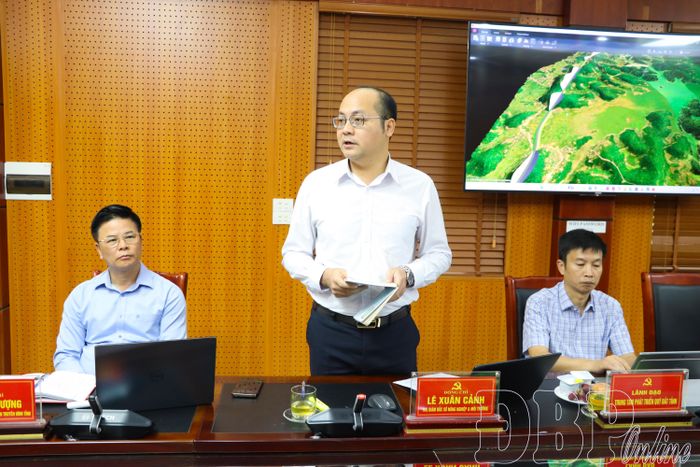 Lãnh đạo Sở Nông nghiệp và Môi trường phát biểu tại cuộc họp.