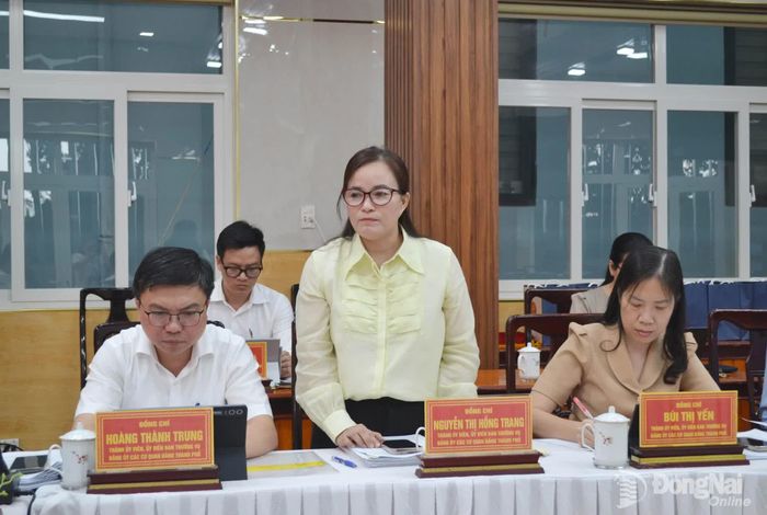 Thành ủy viên, Phó Trưởng ban Thường trực Ban Tuyên giáo Thành ủy Nguyễn Thị Hồng Trang thảo luận tại hội nghị. Ảnh: Phương Hằng.  