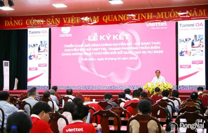 Phó Bí thư Đảng ủy, Chủ tịch UBND phường Trấn Biên Nguyễn Duy Tân phát biểu tại buổi lễ. Ảnh: Hải Quân