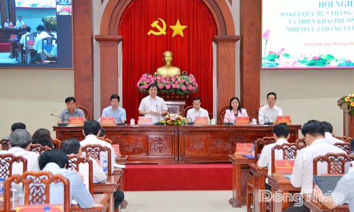 Các đồng chí chủ trì hội nghị.