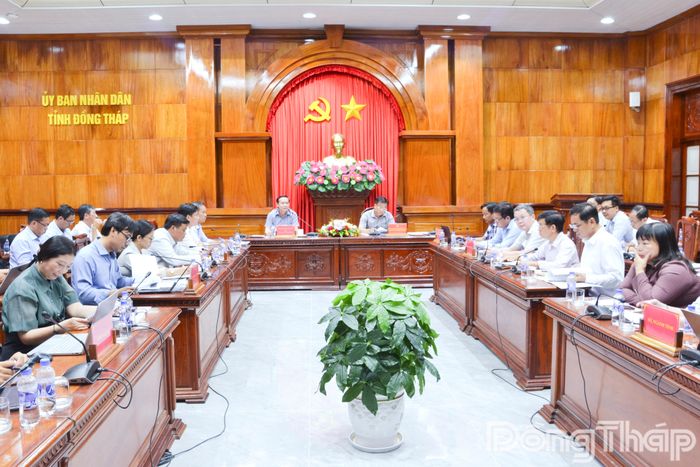 Quang cảnh buổi họp.