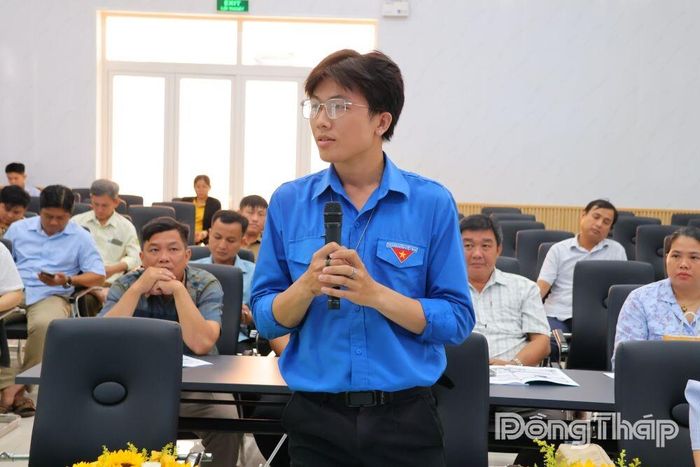 Học viên trao đổi với diễn giả tại buổi tập huấn.