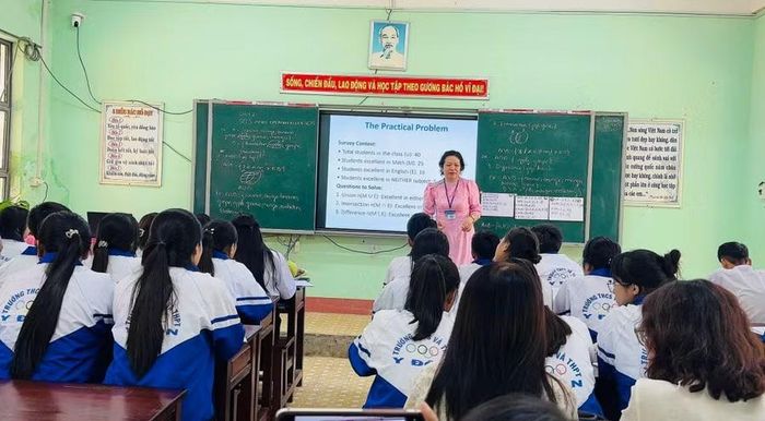  Trường THCS và THPT Y Đôn đang tiếp tục nhân rộng mô hình dạy học tích hợp tiếng Anh trong các môn Khoa học tự nhiên. Ảnh: T.D 