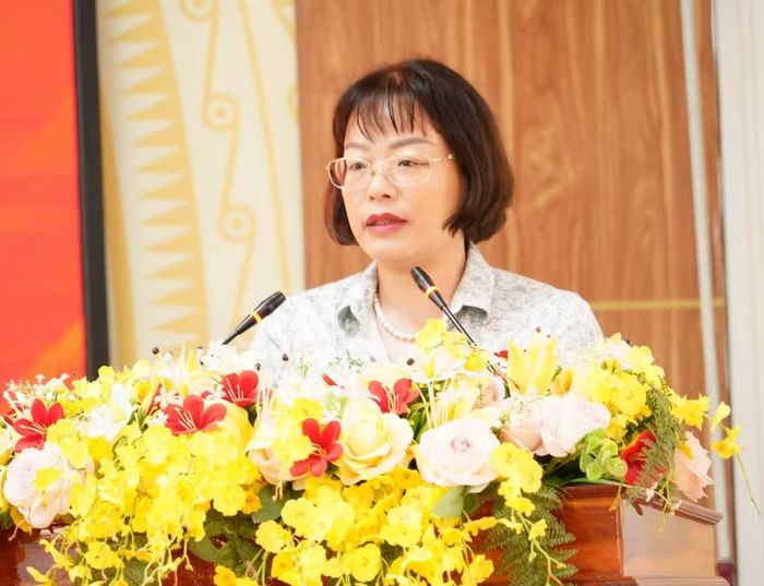 Phó Chủ nhiệm Ủy ban Khoa học, Công nghệ và Môi trường của Quốc hội Nguyễn Thị Mai Phương phát biểu tại buổi tiếp xúc cử tri xã Kim Sơn. Ảnh: N.H