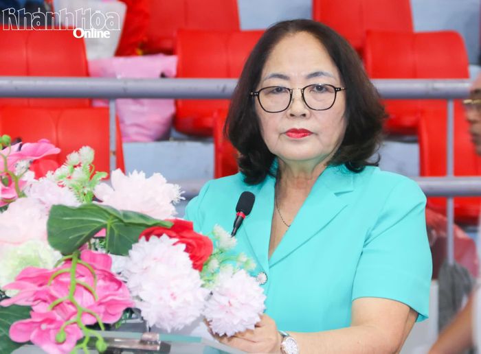 Bà Nguyễn Thị Hạnh - Chủ tịch Hội Người cao tuổi tỉnh phát biểu khai mạc hội thao.