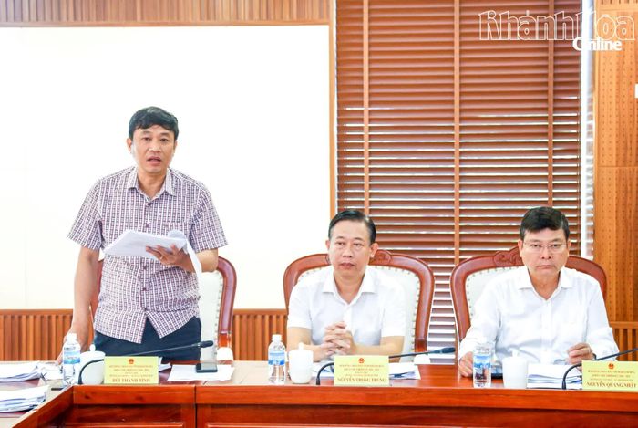 Lãnh đạo Ban Kinh tế - Ngân sách HĐND tỉnh báo cáo kết quả thẩm tra các nội dung trình tại Kỳ họp thứ 3, HĐND tỉnh khóa VIII.
