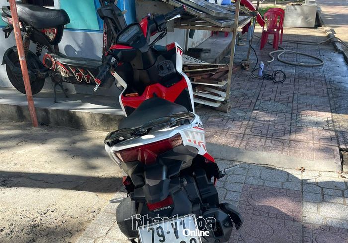 Xe máy đối tượng sử dụng lúc gây án.