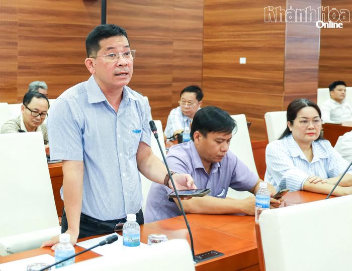 Đại diện Báo Thanh Niên tại Khánh Hòa phát biểu tại họp báo.