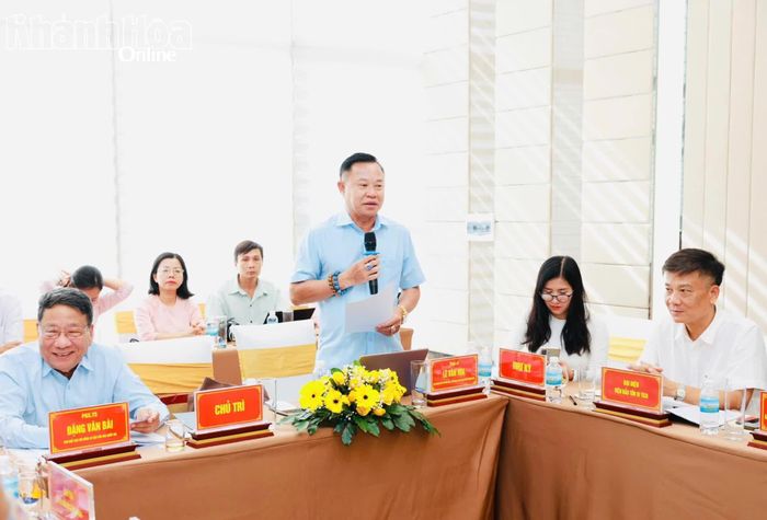 PGS.TS Đặng Văn Bài và Thạc sĩ Lê Văn Hoa - chủ trì hội thảo.
