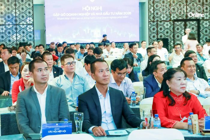 Các doanh nhân, doanh nghiệp tham dự hội nghị.