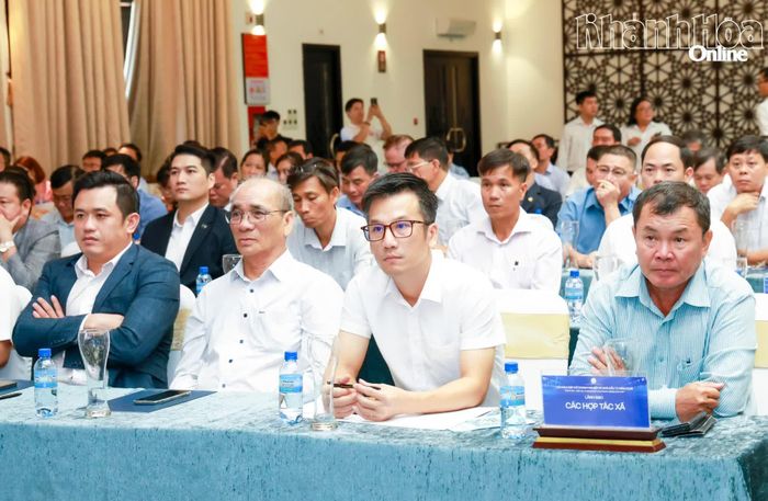 Các đại biểu tham dự hội nghị.