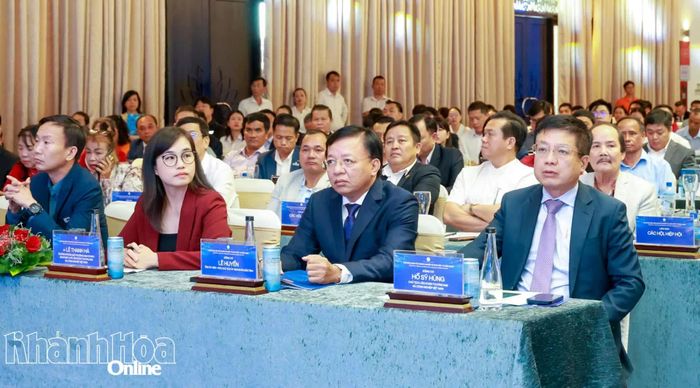 Lãnh đạo VCCI và lãnh đạo tỉnh tại hội nghị.