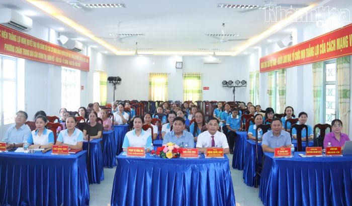 Các đại biểu tham dự hội nghị.