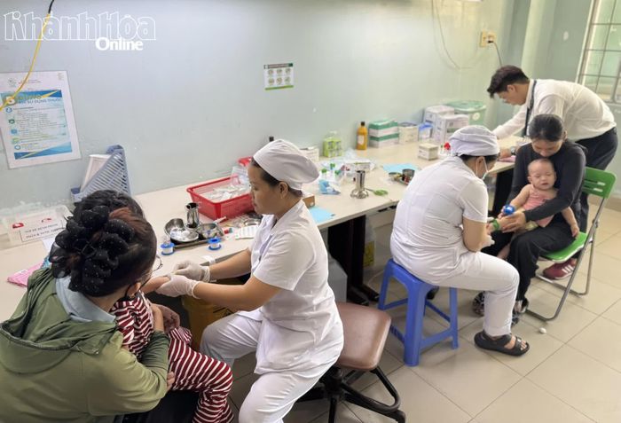Các bệnh nhi được lấy máu xét nghiệm xác định rõ bệnh.