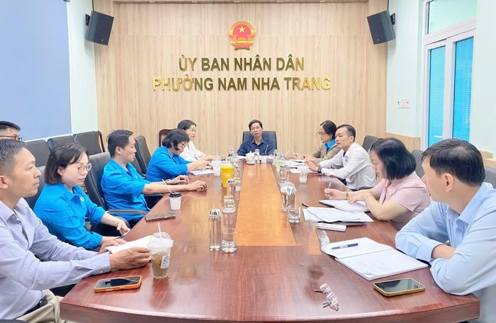 Quang cảnh cuộc họp.