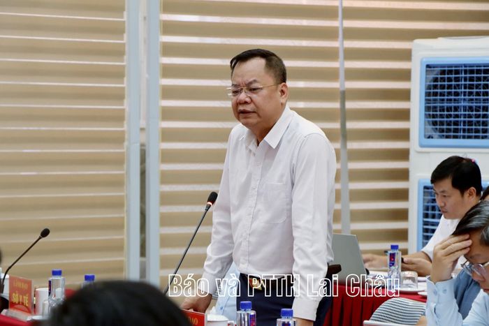 Lãnh đạo các sở, ngành tham gia làm rõ các nội dung tại buổi làm việc.