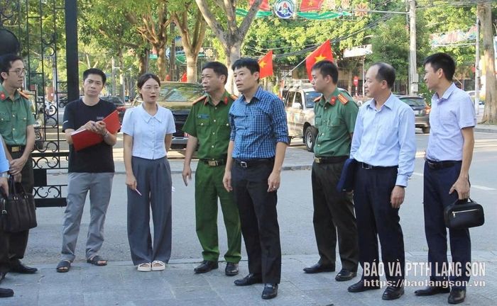 Lãnh đạo các sở, ngành khảo sát tại địa điểm tổ chức Ngày hội toàn dân học tập số năm 2026